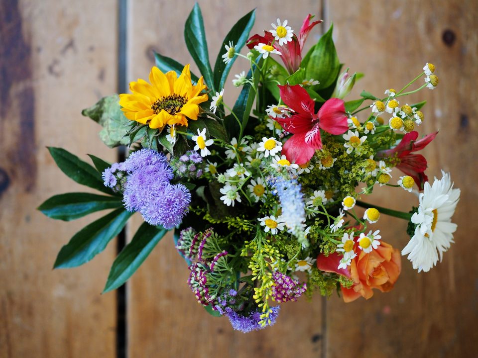 petite composition florale pour table - IMG de garde