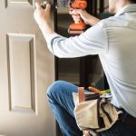 Aide pour changer une porte d’entrée