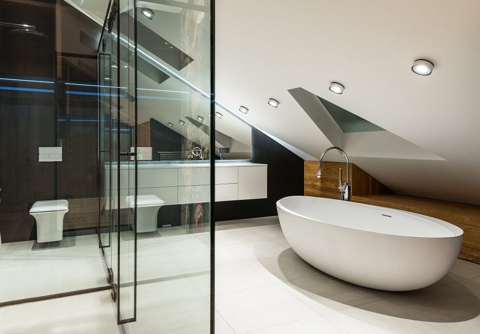 petite salle de bain sous pente
