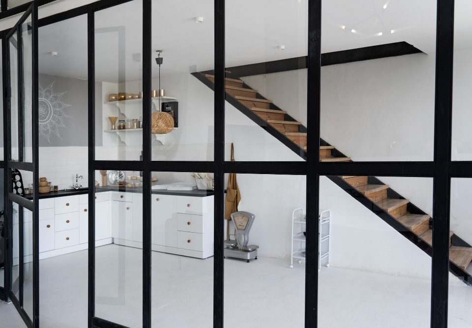 Les avantages et le style pratique de la verrière cloison pour votre intérieur