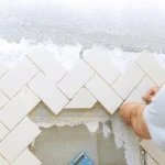 Rénovation carrelage mural : alternatives au remplacement