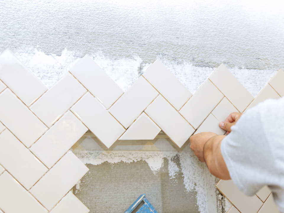 Rénovation carrelage mural : alternatives au remplacement