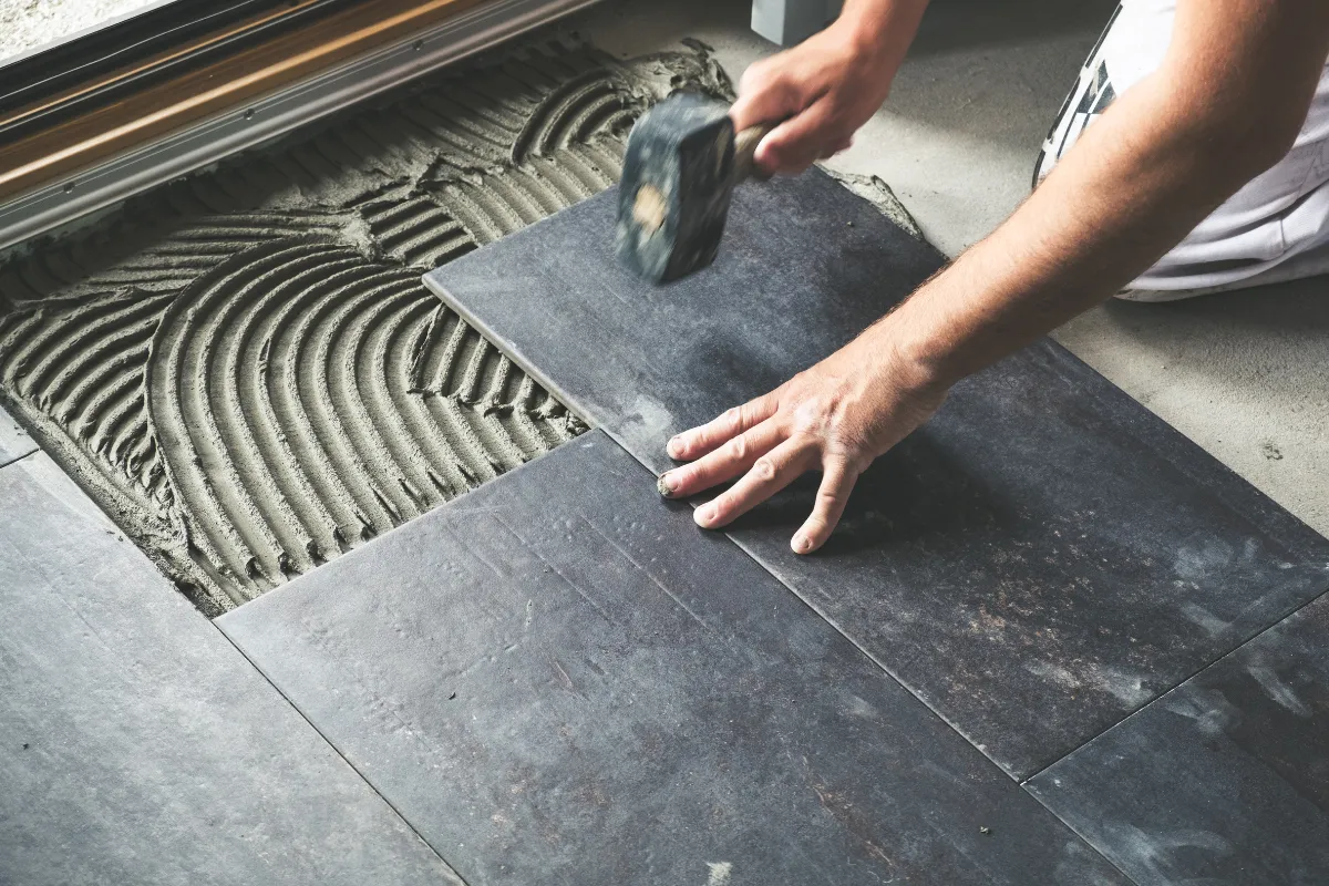 Installation carrelage sur plots : avantages et limites