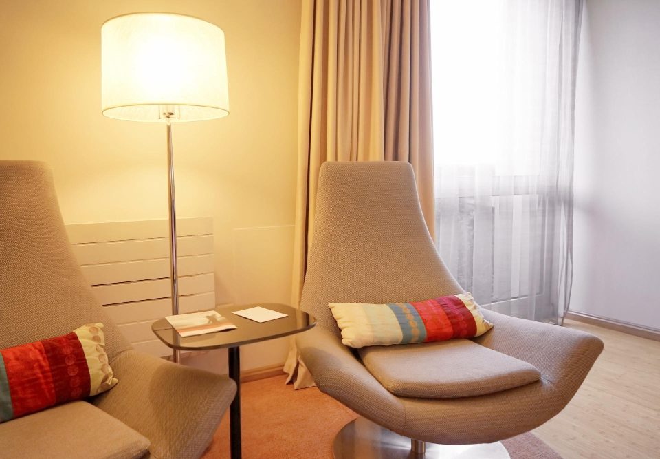 Comment créer une ambiance chaleureuse dans un intérieur moderne